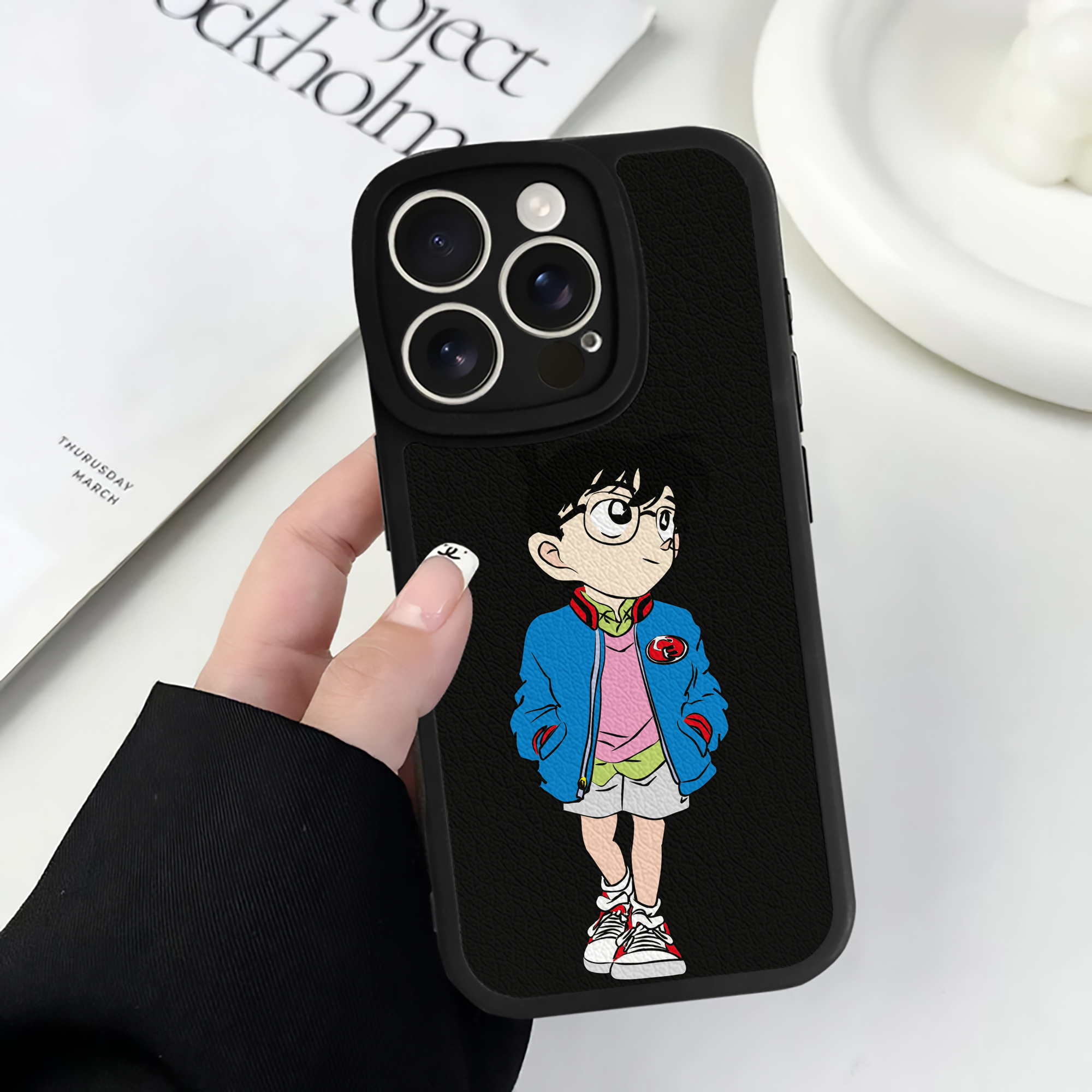（画像用） 名探偵コナン 江戸川 コナン Detective Conan Conan Edogawa 【iPhone 16シリーズ対応】シリコンスマホケース（レザー調） 材質：シリコン